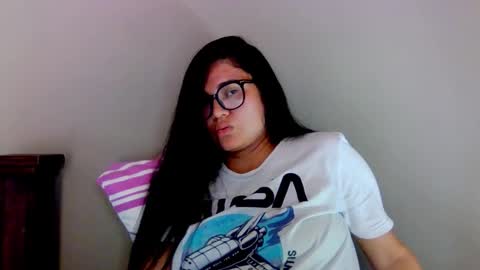 Snapshot of laurengirls1 chatting on September 17, 2:52 pm onlyfan laureng7 - 7 laureng2 online show from September 17, 2:52 pm