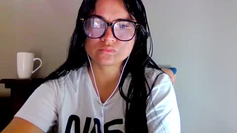 Snapshot of laurengirls1 chatting on October 22, 1:55 pm onlyfan laureng7 - 7 laureng2 online show from October 22, 1:55 pm