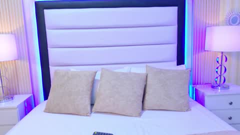 Snapshot of laurenhazeel chatting on February 25, 4:22 am Lauren online show from February 25, 4:22 am