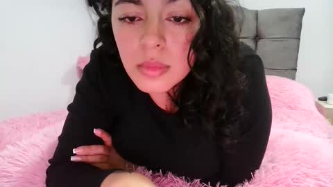 laurenhot94 online show from December 22, 10:40 pm