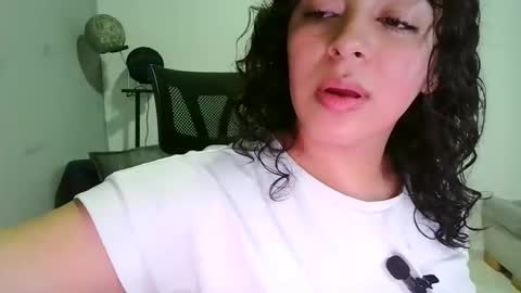 laurenhot94 online show from February 26, 1:15 am