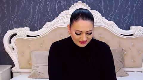 Laura online show from December 16, 5:51 pm