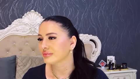 Laura online show from March 22, 2:42 pm