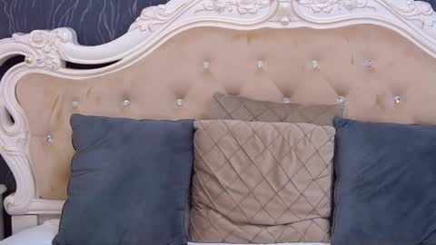 Laura online show from April 7, 3:23 pm