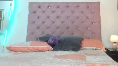 laurenlaine online show from March 21, 3:37 pm