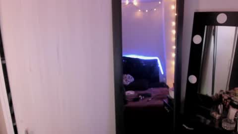 Snapshot of laurenn_111 chatting on May 24, 5:01 am laurenn_111 online show from May 24, 5:01 am