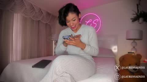 Lauren Saenz online show from March 7, 12:12 pm