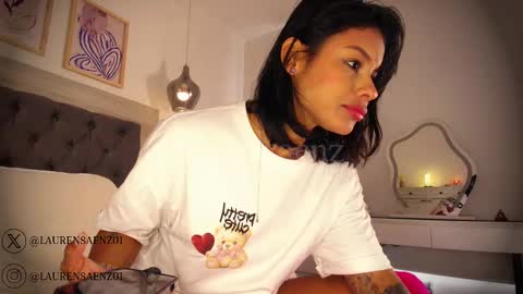 Lauren Saenz online show from September 27, 11:59 am