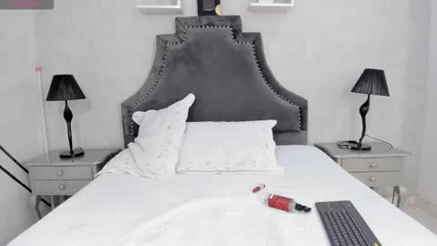 Lauren  online show from November 18, 3:27 pm