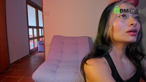 Snapshot of laurent_a chatting on December 19, 8:55 pm Lucie online show from December 19, 8:55 pm