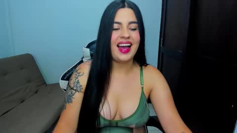 Snapshot of laurenth_foxy chatting on January 6, 7:28 pm lau online show from January 6, 7:28 pm