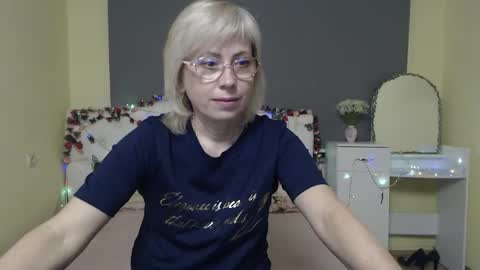 Lauren online show from March 29, 5:40 am