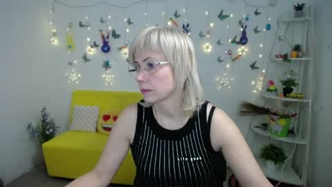 Lauren online show from April 8, 6:02 am