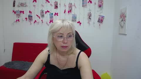 Snapshot of laurenwishy chatting on May 22, 11:16 am Lauren online show from May 22, 11:16 am