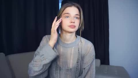 Snapshot of laurineleconey chatting on February 23, 12:57 pm Bella online show from February 23, 12:57 pm