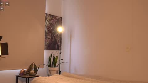 Snapshot of laurita_4 chatting on February 10, 1:11 pm laurita_4 online show from February 10, 1:11 pm