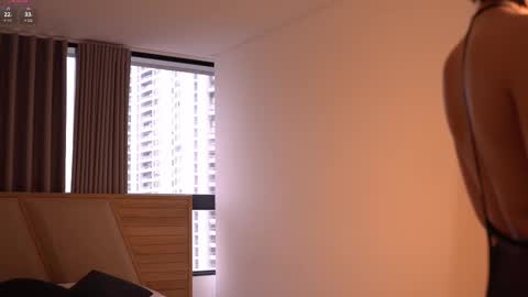 Snapshot of laurita_4 chatting on October 25, 1:18 pm laurita_4 online show from October 25, 1:18 pm