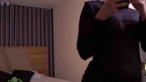 Snapshot of laurita_4 chatting on November 8, 11:32 am laurita_4 online show from November 8, 11:32 am