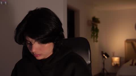 Snapshot of laurita_4 chatting on February 6, 1:25 pm laurita_4 online show from February 6, 1:25 pm