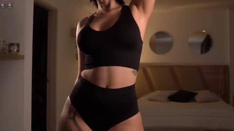 Snapshot of laurita_4 chatting on February 10, 1:15 pm laurita_4 online show from February 10, 1:15 pm