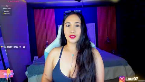 Snapshot of lauroberts chatting on September 9, 3:17 am Lau Roberts online show from September 9, 3:17 am