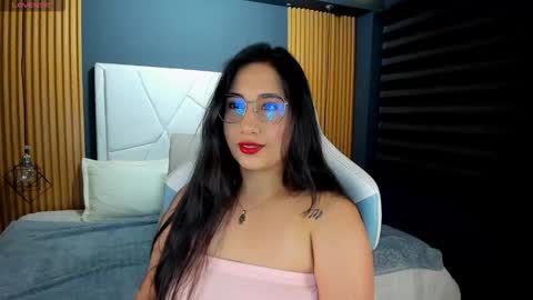 Snapshot of lauroberts chatting on September 15, 3:39 am Lau Roberts online show from September 15, 3:39 am