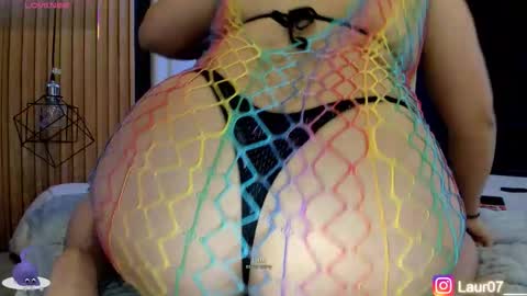 Snapshot of lauroberts chatting on October 3, 3:36 am Lau Roberts online show from October 3, 3:36 am