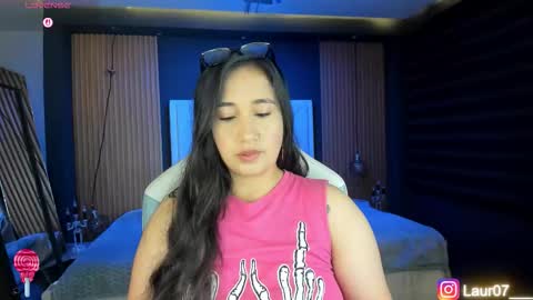 Snapshot of lauroberts chatting on October 16, 3:40 am Lau Roberts online show from October 16, 3:40 am