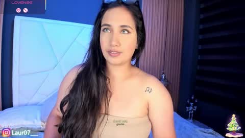 Snapshot of lauroberts chatting on December 16, 3:55 am Lau Roberts online show from December 16, 3:55 am