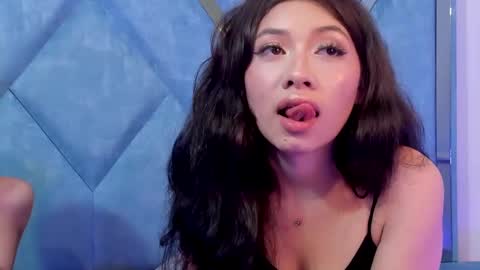 Snapshot of laurynandnarem chatting on November 20, 7:41 am Laury and Narem online show from November 20, 7:41 am