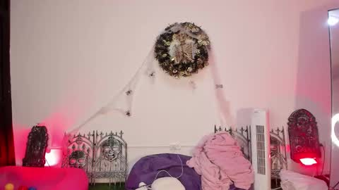 Snapshot of laurynjeffers chatting on October 4, 5:38 am LaurynJeffers online show from October 4, 5:38 am