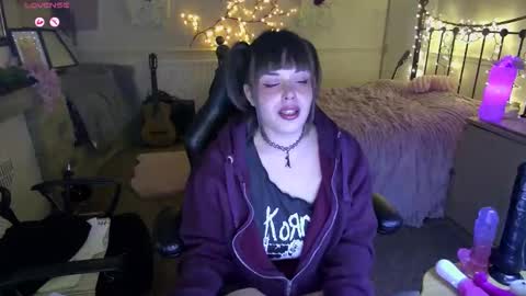 Lavenderrzz online show from March 1, 4:42 pm