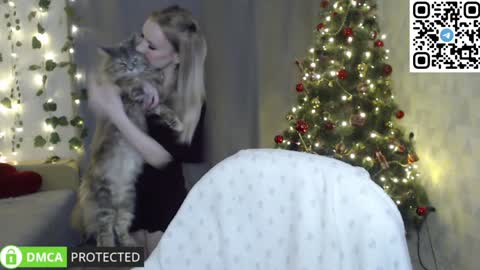 Snapshot of lavinell chatting on December 14, 9:18 am Mia online show from December 14, 9:18 am