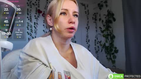 Snapshot of lavinell chatting on September 19, 9:54 am Mia online show from September 19, 9:54 am