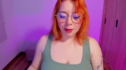 Snapshot of lay_lah chatting on November 21, 1:15 am laylaah online show from November 21, 1:15 am