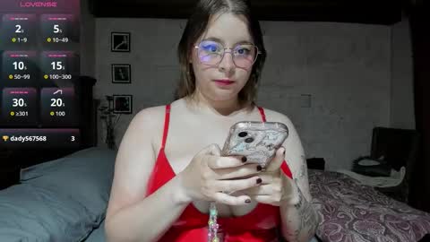 Snapshot of lay_lah chatting on February 3, 12:53 am laylaah online show from February 3, 12:53 am