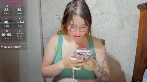 Snapshot of lay_lah chatting on March 5, 5:25 am laylaah online show from March 5, 5:25 am