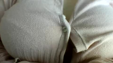 Snapshot of layannalea chatting on June 26, 1:21 am layannalea online show from June 26, 1:21 am