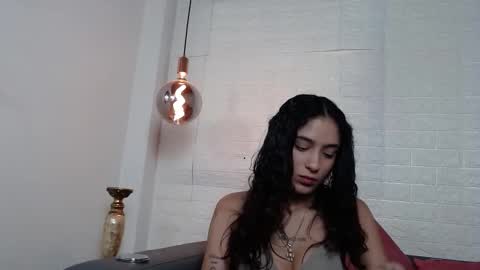 Layla online show from February 12, 1:09 am