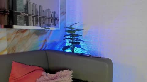 Layla online show from March 7, 3:40 am