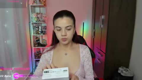 Layla online show from November 11, 2:28 pm