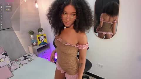 layla_clarke online show from November 18, 3:34 am