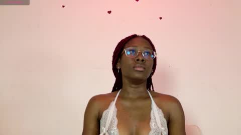 layla online show from February 24, 12:25 pm