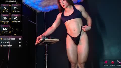 Layla   help me with your thumbs up its important  online show from December 29, 3:22 am