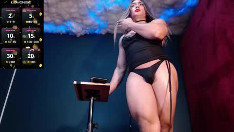 Layla   help me with your thumbs up its important  online show from October 12, 12:26 pm