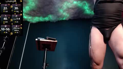 Layla   help me with your thumbs up its important  online show from November 14, 9:30 am