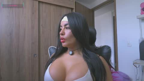 Snapshot of layla_nicols chatting on June 6, 4:12 pm Layla online show from June 6, 4:12 pm