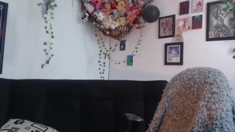 Snapshot of layla_quinn chatting on May 23, 3:05 pm layla_quinn online show from May 23, 3:05 pm