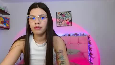 Snapshot of layla_roma chatting on February 1, 1:15 am Lia and Rachel online show from February 1, 1:15 am