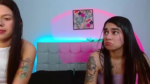 Snapshot of layla_roma chatting on February 4, 1:44 am Lia and Rachel online show from February 4, 1:44 am